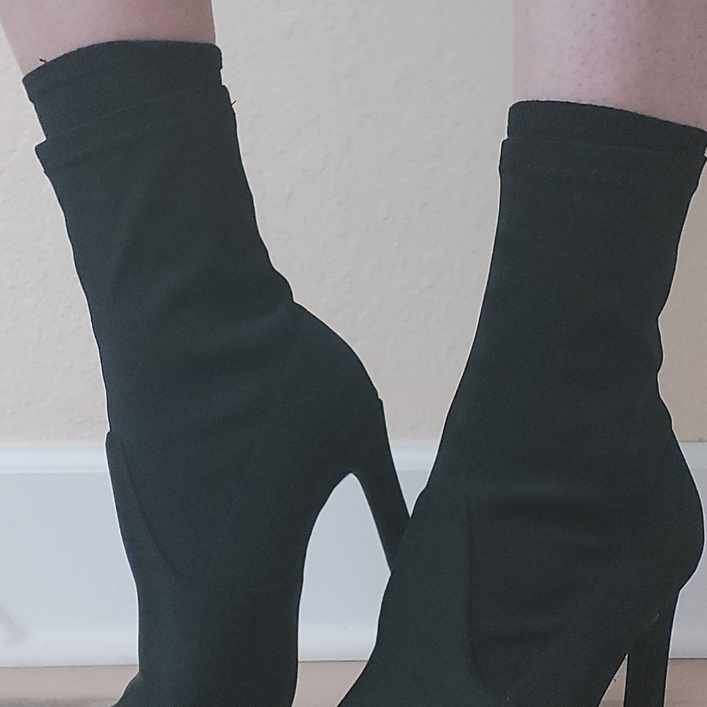 Cape Robbin Pointy Toe Sock Booties .Size 7m - image 5